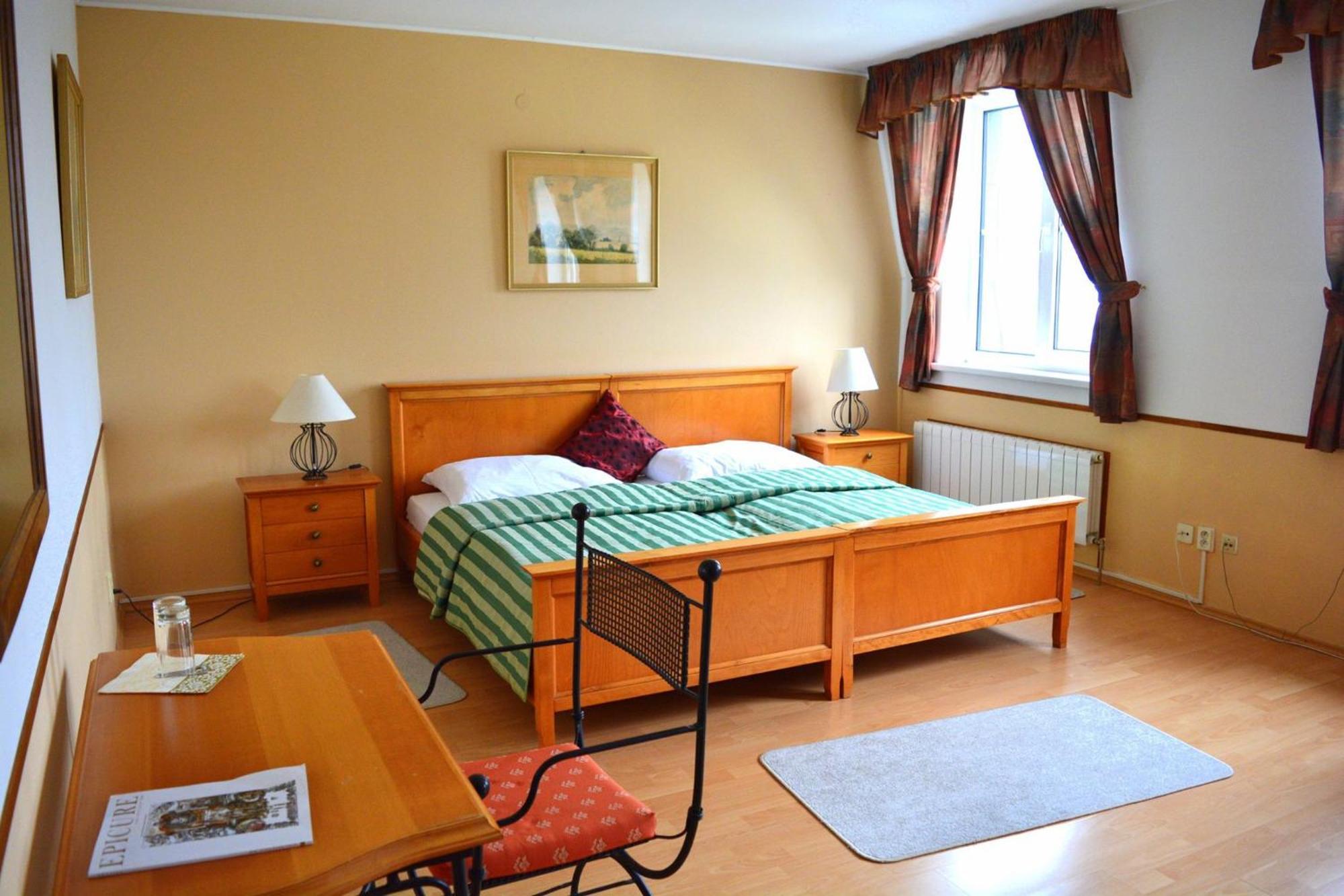 Agatka Bratislava Hotel Chorvatsky Grob